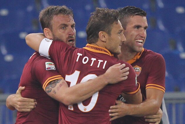 ROME, ITALY - SEPTEMBER 29:  Alessandro Florenzi (not seen) with his team mates Daniele De Rossi (L), Francesco Totti and Kevin Strootman of AS Roma celebrates after scoring the opening goal during the Serie A match between AS Roma and Bologna FC at the Stadio Olimpico on September 29, 2013 in Rome, Italy.  (Photo by Paolo Bruno/Getty Images)