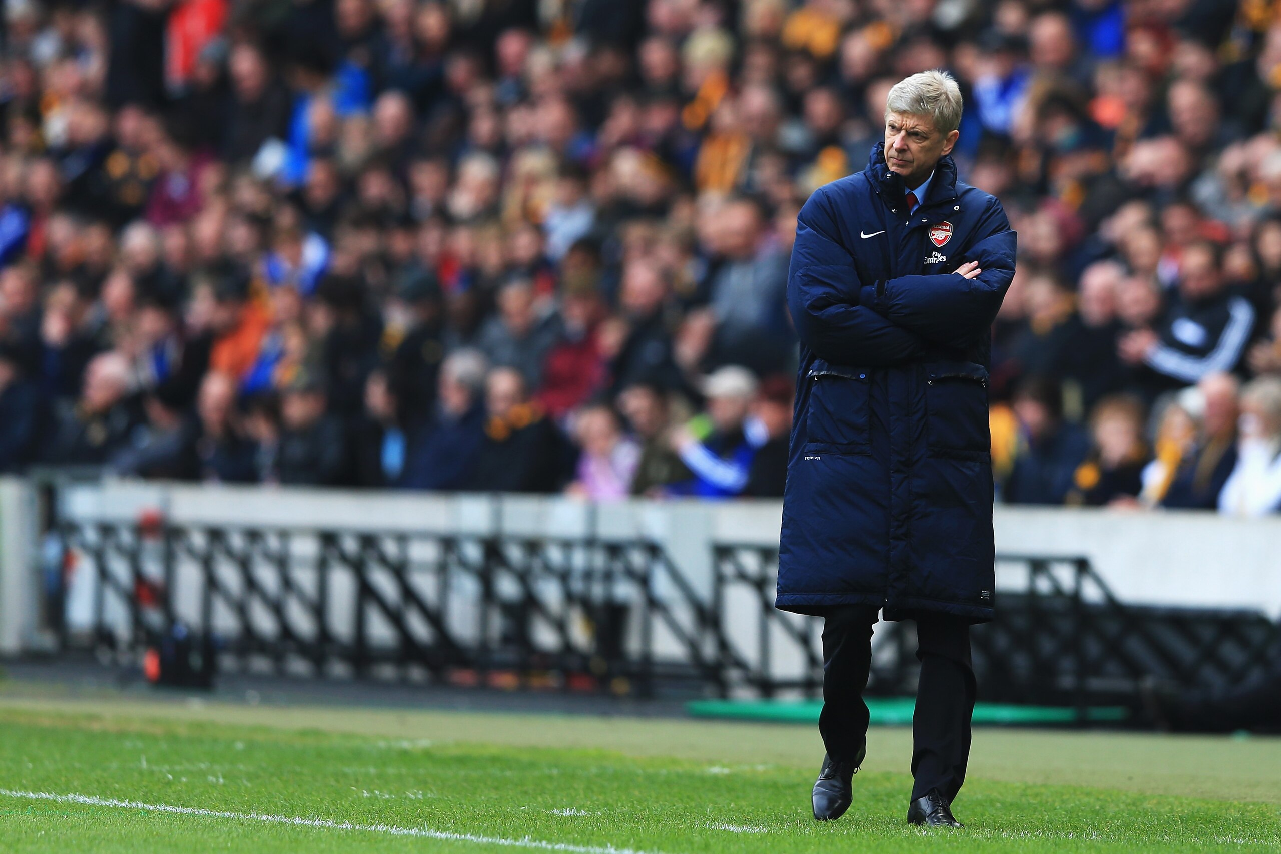 HULL, ENGLAND - APRIL 20:  Arsenal manager Arsene Wenger reacts on the touchline during the Barclays Premier League match between Hull City and Arsenal at KC Stadium on April 20, 2014 in Hull, England.  (Photo by Matthew Lewis/Getty Images)