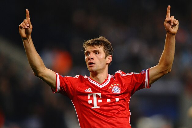 MANCHESTER, ENGLAND - OCTOBER 02:  Thomas Muller of FC Bayern Muenchen celebrates scoring the second goal during the UEFA Champions League Group D match between Manchester City and  FC Bayern Muenchen at Etihad Stadium on October 2, 2013 in Manchester, England.  (Photo by Laurence Griffiths/Getty Images)