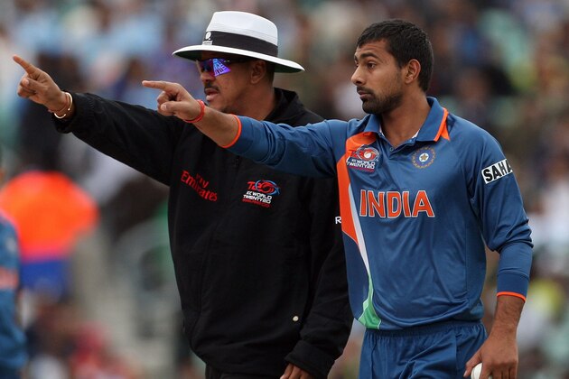 LONDON, ENGLAND - JUNE 03:  Umpire Billy Doctrove and Praveen Kumar of India point to the crowd during the Twenty20 warm up match between India and Pakistan at The Brit Oval on June 3, 2009 in London, England.  (Photo by Hamish Blair/Getty Images)