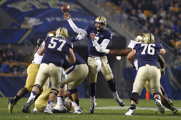 PITTSBURGH, PA - NOVEMBER 09:  Tom Savage #7 of the Pittsburgh Panthers drops back to pass against the Notre Dame Fighting Irish during the game on November 9, 2013 at Heinz Field in Pittsburgh, Pennsylvania.  (Photo by Justin K. Aller/Getty Images)