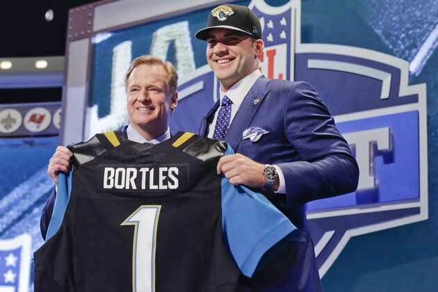 Central Florida quarterback Blake Bortles poses with NFL commissioner Roger Gooddell after being selected as the third pick by the Jacksonville Jaguars in the first round of the 2014 NFL Draft, Thursday, May 8, 2014, in New York. (AP Photo/Craig Ruttle)