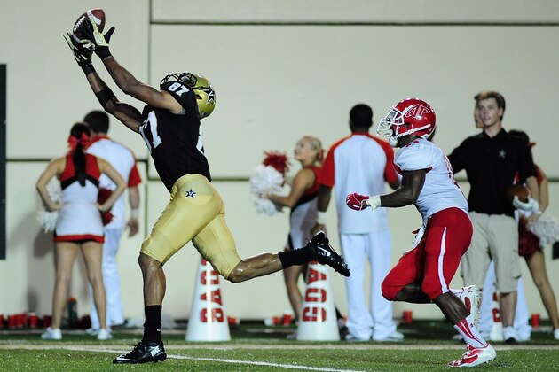 NASHVILLE, TN - SEPTEMBER 07:  Jordan Matthews #87 of the Vanderbilt Commodores catches a pass against the Austin Peay Governors at Vanderbilt Stadium on September 7, 2013 in Nashville, Tennessee.  (Photo by Frederick Breedon/Getty Images)