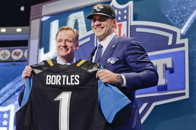 Central Florida quarterback Blake Bortles poses with NFL commissioner Roger Gooddell after being selected as the third pick by the Jacksonville Jaguars in the first round of the 2014 NFL Draft, Thursday, May 8, 2014, in New York. (AP Photo/Craig Ruttle)
