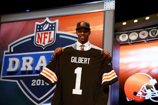 NEW YORK, NY - MAY 08:  Justin Gilbert of the Oklahoma State Cowboys poses with a jersey after he was picked #8 overall by the Cleveland Browns during the first round of the 2014 NFL Draft at Radio City Music Hall on May 8, 2014 in New York City.  (Photo by Elsa/Getty Images)
