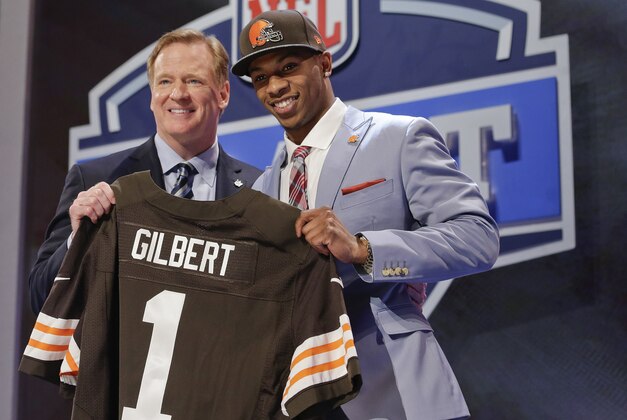 Oklahoma State cornerback Justin Gilbert, right, poses with NFL commissioner Roger Goodell after being selected by the Cleveland Browns as the eighth pick in the first round of the 2014 NFL Draft, Thursday, May 8, 2014, in New York. (AP Photo/Craig Ruttle)