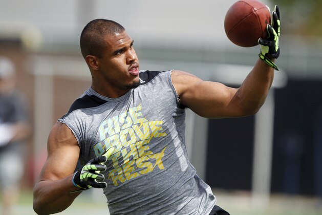 Linebacker Anthony Barr pulls in a pass during UCLA Pro Day at Spaulding Field on Tuesday, March 11, 2014, in Los Angeles.  (AP Photo/Alex Gallardo)