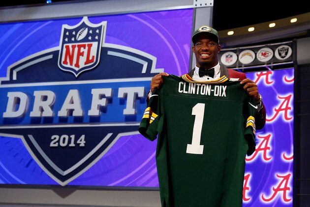 NEW YORK, NY - MAY 08:  Ha Ha Clinton-Dix of the Alabama Crimson Tide poses with a jersey after he was picked #21 overall by the Green Bay Packers during the first round of the 2014 NFL Draft at Radio City Music Hall on May 8, 2014 in New York City.  (Photo by Elsa/Getty Images)