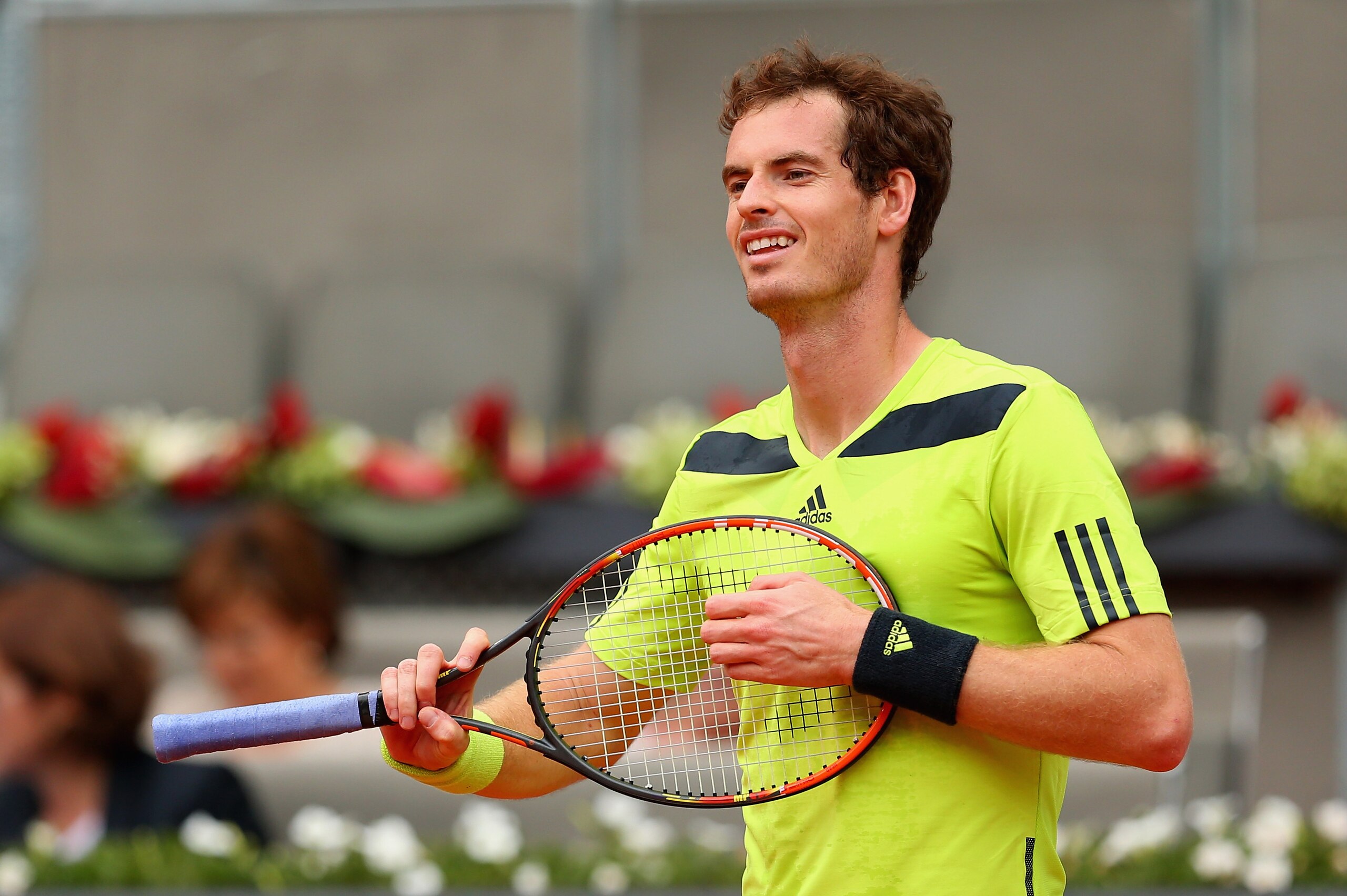 MADRID, SPAIN - MAY 08:  Andy Murray of Great Britain shows his frustrations against Santiago Giraldo of Columbia in their third round match during day six of the Mutua Madrid Open tennis tournament at the Caja Magica on May 8, 2014 in Madrid, Spain.  (Photo by Clive Brunskill/Getty Images)