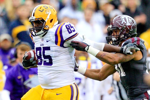 BATON ROUGE, LA - NOVEMBER 23:  Tight end Dillon Gordon #85 stiff arms defensive back Howard Matthews #31 of the Texas A&M Aggies for a first down at Tiger Stadium on November 23, 2013 in Baton Rouge, Louisiana.  (Photo by Sean Gardner/Getty Images)