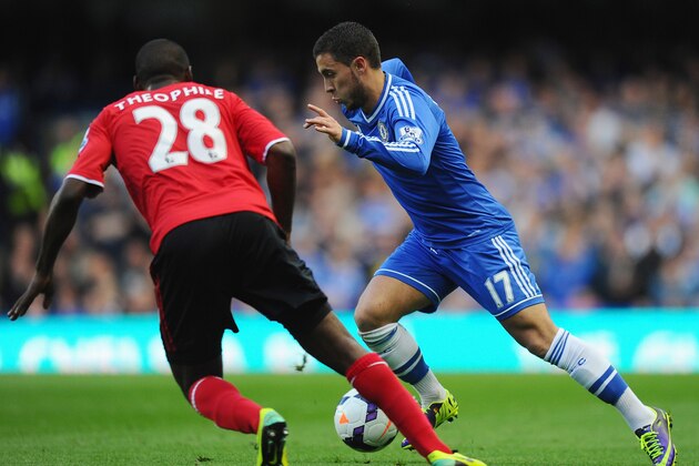 LONDON, ENGLAND - OCTOBER 19:  Eden Hazard of Chelsea in action during the Barclays Premier League match between Chelsea and Cardiff City at Stamford Bridge on October 19, 2013 in London, England.  (Photo by Mike Hewitt/Getty Images)
