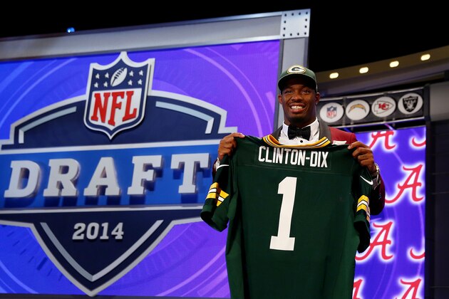 NEW YORK, NY - MAY 08:  Ha Ha Clinton-Dix of the Alabama Crimson Tide poses with a jersey after he was picked #21 overall by the Green Bay Packers during the first round of the 2014 NFL Draft at Radio City Music Hall on May 8, 2014 in New York City.  (Photo by Elsa/Getty Images)