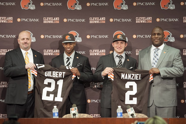 BEREA, OH - MAY 9: Cleveland Browns draft picks Justin Gilbert #21 and Johnny Manziel #2 are introduced by general manager Ray Farmer (L) and head coach Mike Pettine (R) during a press conference at the Browns training facility on May 9, 2014 in Cleveland, Ohio. Gilbert and Manziel were selected 8th and 22nd, respectively, in the first round. (Photo by Jason Miller/Getty Images)