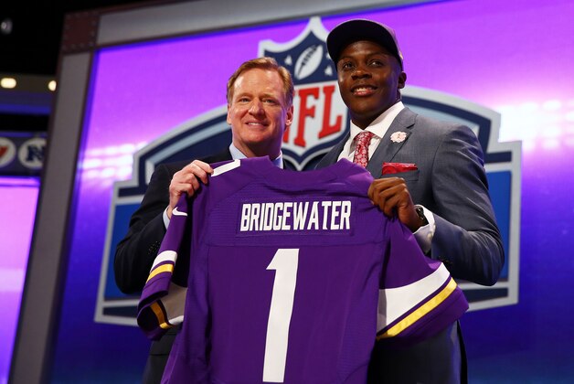 NEW YORK, NY - MAY 08:  Teddy Bridgewater of the Louisville Cardinals poses with NFL Commissioner Roger Goodell after he was picked #32 overall by the Minnesota Vikings during the first round of the 2014 NFL Draft at Radio City Music Hall on May 8, 2014 in New York City.  (Photo by Elsa/Getty Images)