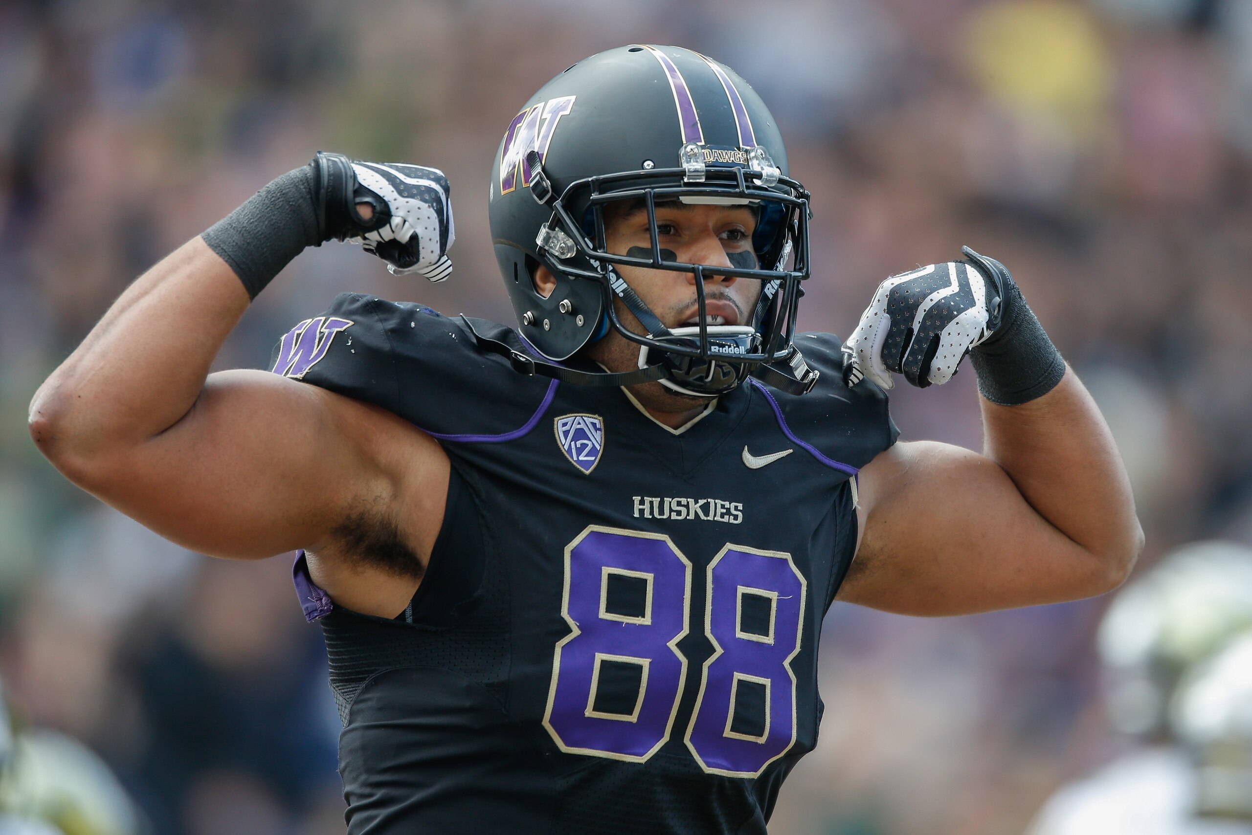 SEATTLE, WA - OCTOBER 12: Tight end Austin Seferian-Jenkins #88 of the Washington Huskies celebrates after scoring a touchdown in the first quarter against the Oregon Ducks on October 12, 2013 at Husky Stadium in Seattle, Washington. The Ducks defeated the Huskies 45-24.
(Photo by Otto Greule Jr/Getty Images) SEATTLE, WA - OCTOBER 12: Tight end Austin Seferian-Jenkins #88 of the Washington Huskies celebrates after scoring a touchdown in the first quarter against the Oregon Ducks on October 12, 2013 at Husky Stadium in Seattle, Washington. The Ducks defeated the Huskies 45-24.
(Photo by Otto Greule Jr/Getty Images)