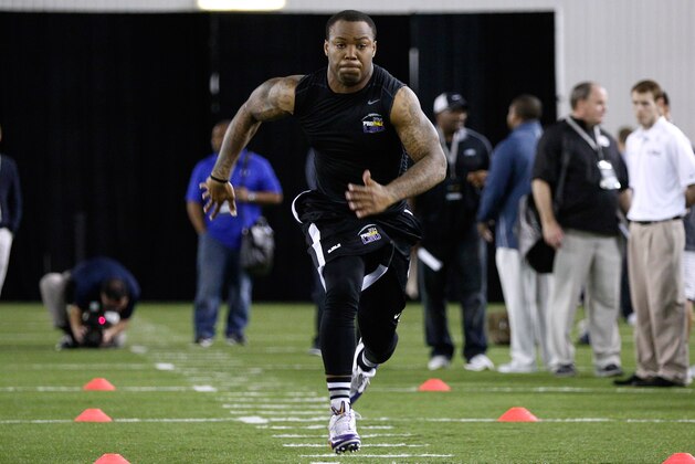 LSU running back Jeremy Hill runs a 40-yard dash during NFL football pro day, Wednesday, April 9, 2014, in Baton Rouge, La. (AP Photo/Jonathan Bachman)