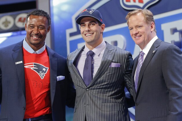 Eastern Illinois quarterback Jimmy Garoppolo poses for photos with NFL commissioner Roger Goodell and former New England Patriots linebacker Willie McGinest after being selected as the 62nd pick by the New England Patriots in the second round of the 2014 NFL Draft, Friday, May 9, 2014, in New York. (AP Photo/Jason DeCrow)