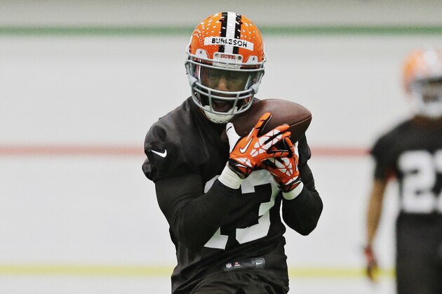 Cleveland Browns wide receiver Nate Burleson makes a catch  during a voluntary minicamp workout at the team's NFL football training facility in Berea, Ohio, Tuesday, April 29, 2014. (AP Photo/Mark Duncan)