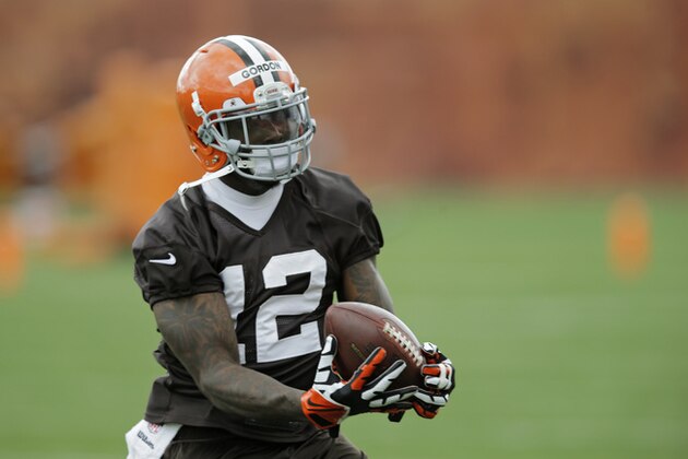 Cleveland Browns wide receiver Josh Gordon makes a catch during a voluntary minicamp workout at the NFL football team's facility in Berea, Ohio Thursday, May 1, 2014. (AP Photo/Mark Duncan)