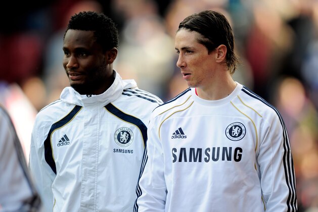 STOKE ON TRENT, ENGLAND - APRIL 02:   Fernando Torres of Chelsea heads for the bench as a substitute with team mate John Obi Mikel (L) during the Barclays Premier League match between Stoke City and Chelsea at the Britannia Stadium on April 2, 2011 in Stoke on Trent, England. (Photo by Jamie McDonald/Getty Images)