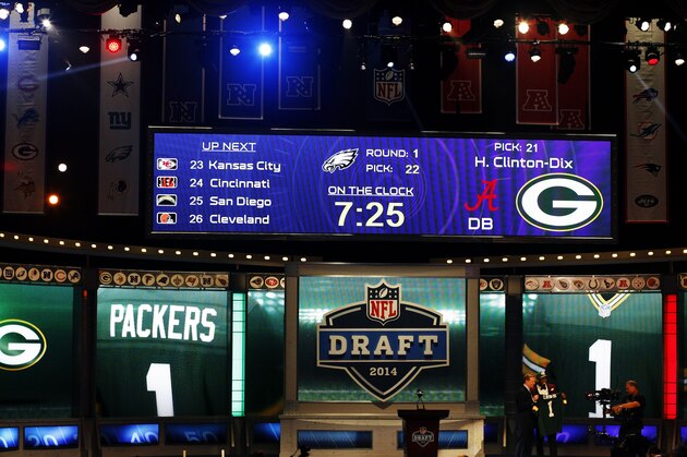 NEW YORK, NY - MAY 08:  Ha Ha Clinton-Dix of the Alabama Crimson Tide poses with NFL Commissioner Roger Goodell after he was picked #21 overall by the Green Bay Packers during the first round of the 2014 NFL Draft at Radio City Music Hall on May 8, 2014 in New York City.  (Photo by Cliff Hawkins/Getty Images)