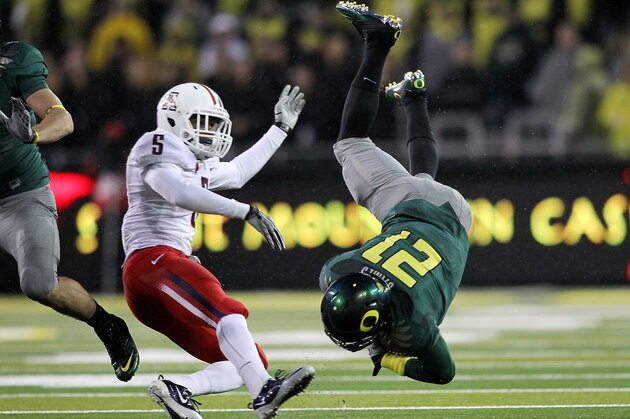 EUGENE, OR - NOVEMBER 26:  LaMichael James #21 of the Oregon Ducks is tackled by Shaquille Richardson #5 of the Arizona Wildcats on November 26, 2010 at the Autzen Stadium in Eugene, Oregon.  (Photo by Jonathan Ferrey/Getty Images)