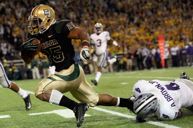 WACO, TX - NOVEMBER 17:  Lache Seastrunk #25 of the Baylor Bears runs the ball past Arthur Brown #4 of the Kansas State Wildcats at Floyd Casey Stadium on November 17, 2012 in Waco, Texas.  (Photo by Ronald Martinez/Getty Images)
