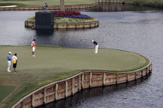 Jordan Spieth, right, watches his putt on the 17th green as Martin Kaymer, left, of Germany, watches during the third round of The Players championship golf tournament at TPC Sawgrass, Saturday, May 10, 2014, in Ponte Vedra Beach, Fla. (AP Photo/John Raoux)