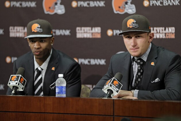 Cleveland Browns cornerback Justin Gilbert, left, from Oklahoma State, and quarterback Johnny Manziel, from Texas A&M in their inaugural news conference at the NFL football team's facility in Berea, Ohio Friday, May 9, 2014. Gilbert was the eighth overall pick in the draft Thursday night and Manziel 22nd.  (AP Photo/Mark Duncan)