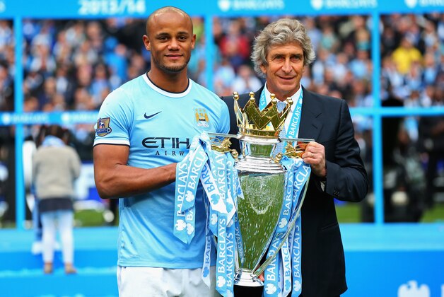 MANCHESTER, ENGLAND - MAY 11:  The Manchester City Manager Manuel Pellegrini and Vincent Kompany pose with the trophy at the end of the Barclays Premier League match between Manchester City and West Ham United at the Etihad Stadium on May 11, 2014 in Manchester, England.  (Photo by Alex Livesey/Getty Images)