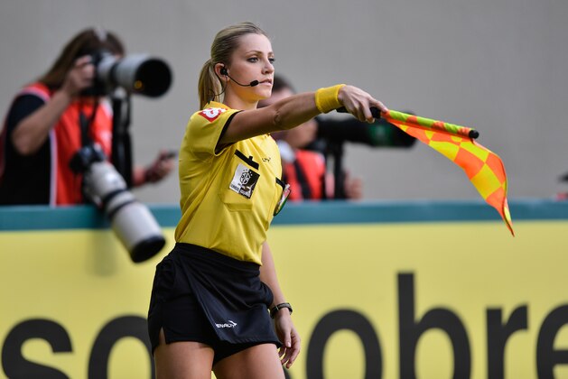 BELO HORIZONTE, BRAZIL - MAY 11: Referee Fernanda Colombo during a match between Atletico MG and Cruzeiro as part of Brasileirao Series A 2014 at Independencia stadium on may 11, 2014 in Belo Horizonte, Brazil. (Photo by Pedro Vilela/Getty Images)