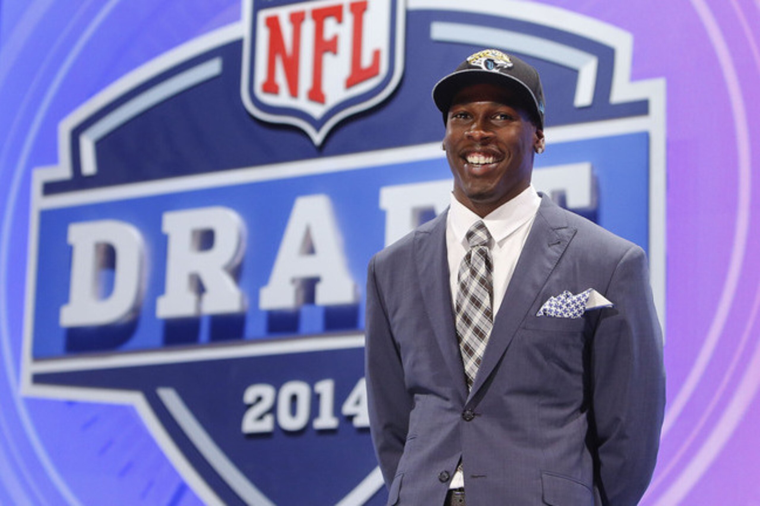 USC wide receiver Marqise Lee poses for photos after being selected as the 39th pick by the Jacksonville Jaguars in the second round of the 2014 NFL Draft, Friday, May 9, 2014, in New York. (AP Photo/Jason DeCrow)
