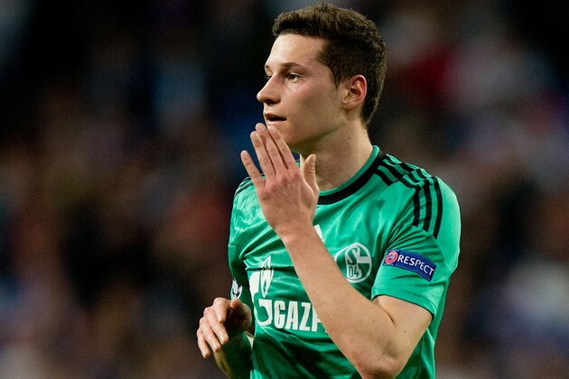 MADRID, SPAIN - MARCH 18: Julian Draxler of FC Schalke 04 reacts as his team fails to score during the UEFA Champions League Round of 16 second leg match at Estadio Santiago Bernabeu on March 18, 2014 in Madrid, Spain.  (Photo by Gonzalo Arroyo Moreno/Getty Images)