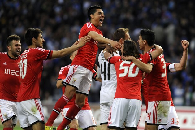 Benfica players celebrate their win against FC Porto after a 4-3 penalty shoot-out during their League Cup semifinal soccer match at the Dragao stadium in Porto, Portugal, Sunday, April 27, 2014. (AP Photo/Paulo Duarte)