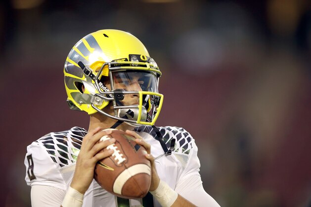 PALO ALTO, CA - NOVEMBER 07:  Marcus Mariota #8 of the Oregon Ducks warms up before their game against the Stanford Cardinal at Stanford Stadium on November 7, 2013 in Palo Alto, California.  (Photo by Ezra Shaw/Getty Images)