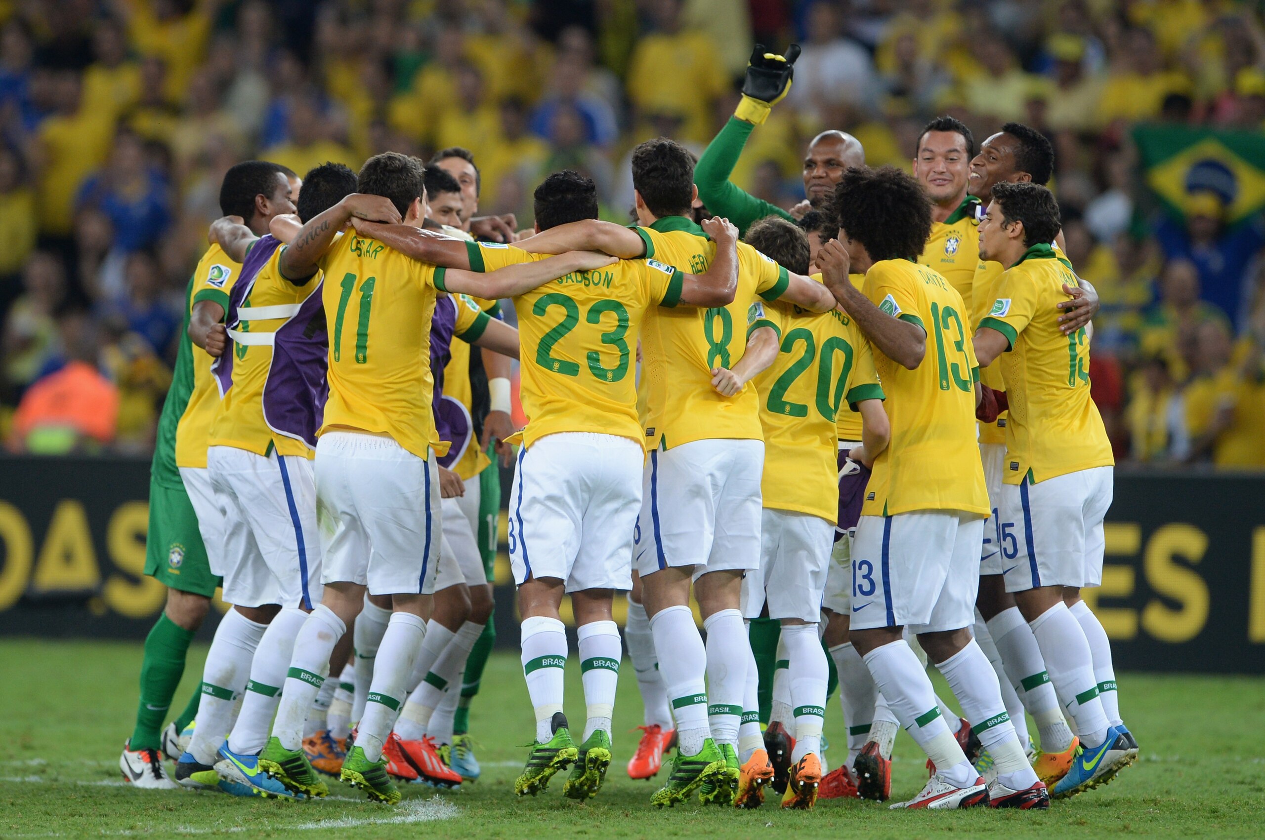 RIO DE JANEIRO, BRAZIL - JUNE 30:  The Brazil players celebrate at the end of the FIFA Confederations Cup Brazil 2013 Final match between Brazil and Spain at Maracana on June 30, 2013 in Rio de Janeiro, Brazil.  (Photo by Michael Regan/Getty Images)