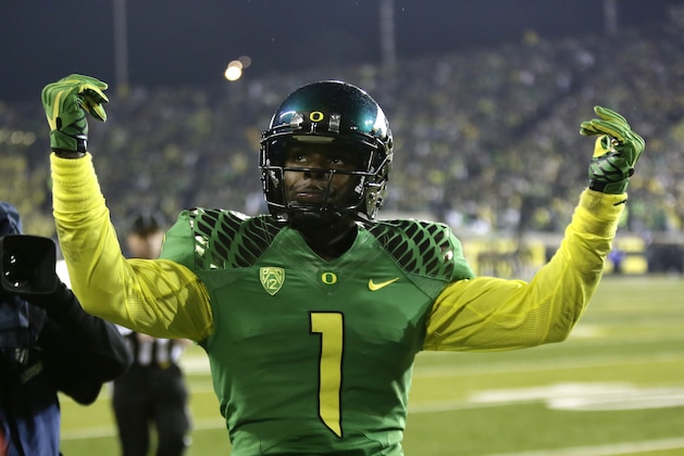 Oregon receiver Josh Huff is shown during an NCAA college football game against Oregon State in Eugene, Ore., Friday, Nov. 29, 2013. (AP Photo/Don Ryan)