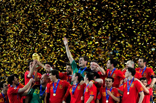 JOHANNESBURG, SOUTH AFRICA - JULY 11:  The Spain team celebrate winning the World Cup as captain Iker Casillas (C) waves to fans during the 2010 FIFA World Cup South Africa Final match between Netherlands and Spain at Soccer City Stadium on July 11, 2010 in Johannesburg, South Africa.  (Photo by Jamie McDonald/Getty Images)