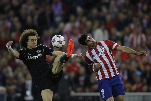 Chelsea's David Luiz, left, in action with Atletico's Diego Costa during the Champions League semifinal first leg soccer match between Atletico Madrid and Chelsea at the Vicente Calderon stadium in Madrid, Spain, Tuesday, April 22, 2014. (AP Photo/Gabriel Pecot)