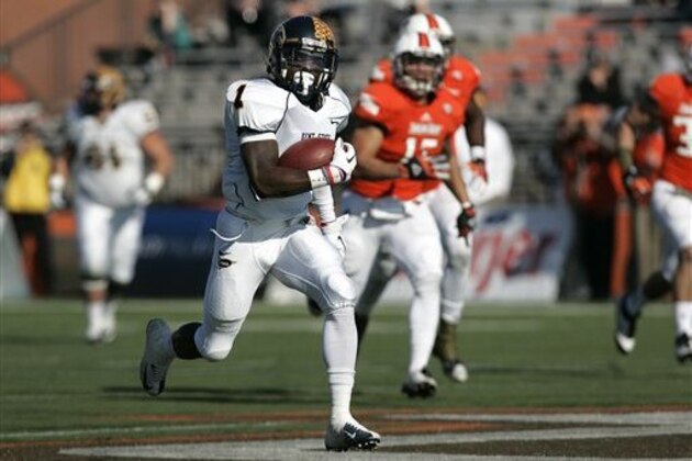Kent State's Dri Archer (1) runs the ball into the end zone on a 79-yard run during the first half of an NCAA college football game against Bowling Green, , Saturday, Nov. 17, 2012, in Bowling Green, Ohio. (AP Photo/J.D. Pooley)
