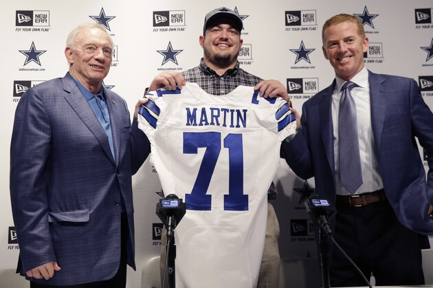 Dallas Cowboys draft pick Zach Martin, center, poses for photos with team owner Jerry Jones and head coach Jason Garrett at Valley Ranch in Irving, Texas, Saturday, May 10, 2014. The Cowboys took Martin with the 16th pick in the first round of the NFL draft. (AP Photo/LM Otero)