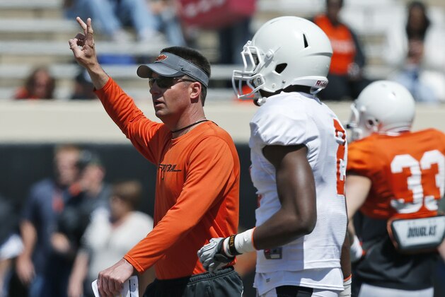 Oklahoma State head coach Mike Gundy directs an Orange Blitz NCAA college spring football practice in Stillwater, Okla., Saturday, April 5, 2014. (AP Photo/Sue Ogrocki)
