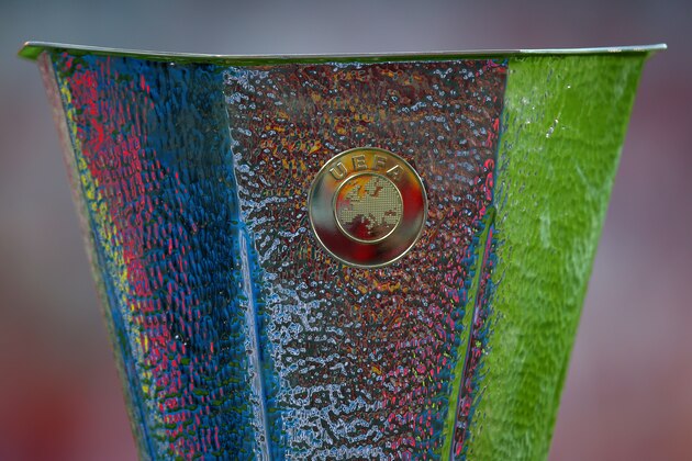 TURIN, ITALY - MAY 14:  A detailed view of the UEFA Europa League trophy prior to the UEFA Europa League Final match between Sevilla FC and SL Benfica at Juventus Stadium on May 14, 2014 in Turin, Italy.  (Photo by Clive Rose/Getty Images)