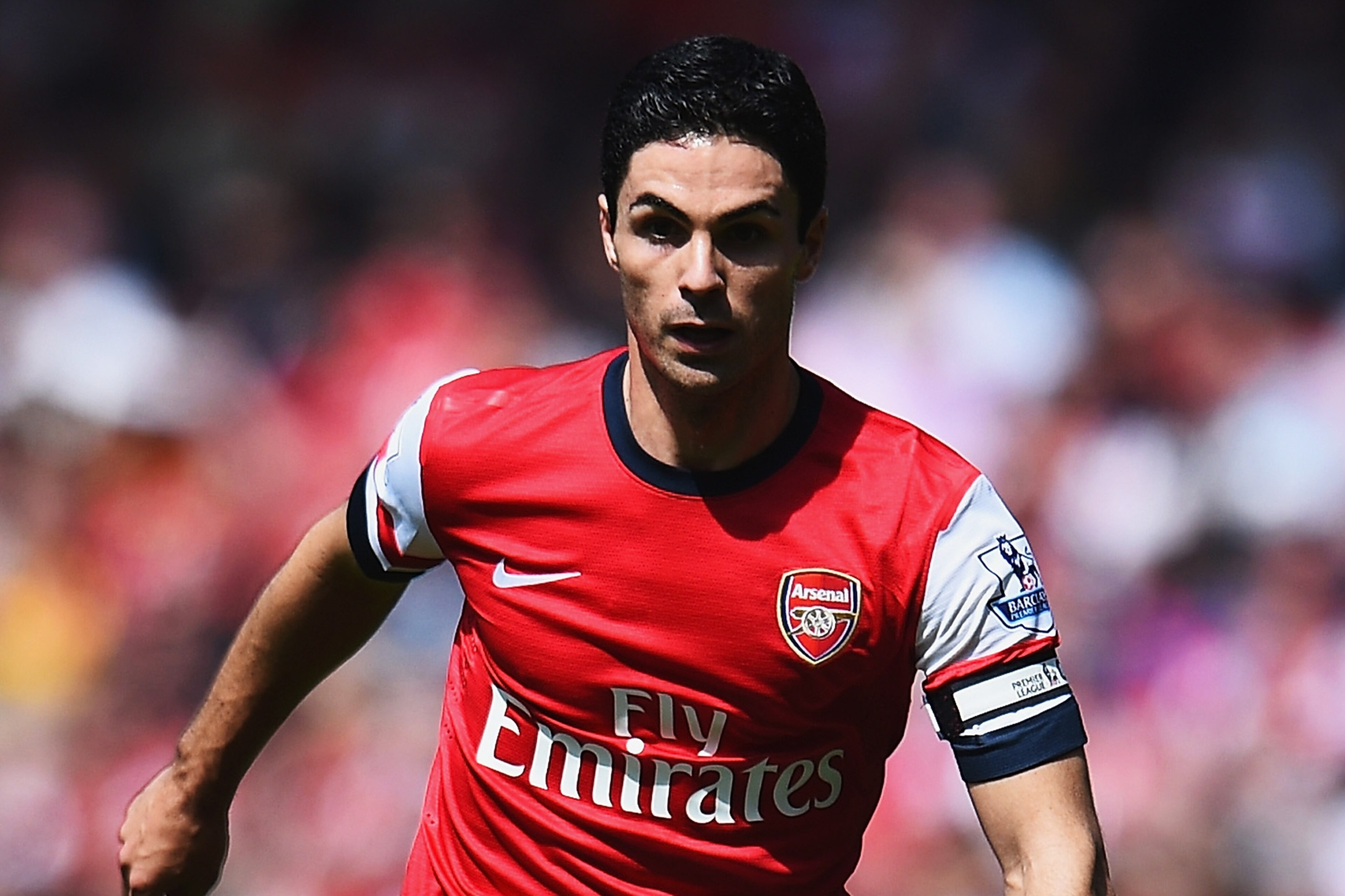 LONDON, ENGLAND - MAY 04:  Mikel Arteta of Arsenal controls the ball during the Barclays Premier League match between Arsenal and West Bromwich Albion at the Emirates Stadium on May 4, 2014 in London, England.  (Photo by Shaun Botterill/Getty Images)