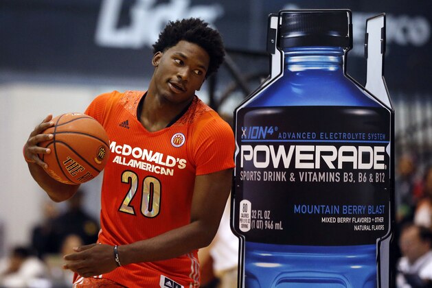 McDonald's East All-American Justise Winslow, of Houston, Texas, competes in the skills contest during the McDonald's All-American Jam Fest at the University of Chicago in Chicago, on Monday, March 31, 2014. (AP Photo/Andrew A. Nelles)