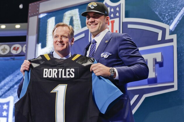 Central Florida quarterback Blake Bortles poses with NFL commissioner Roger Gooddell after being selected as the third pick by the Jacksonville Jaguars in the first round of the 2014 NFL Draft, Thursday, May 8, 2014, in New York. (AP Photo/Craig Ruttle)