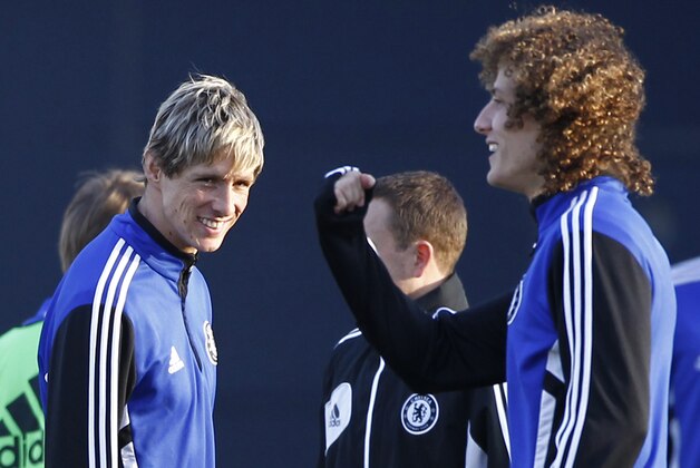 Chelsea FC's Fernando Torres, left, and David Luiz, right, smile during a training session for the FIFA Club World Cup soccer tournament in Yokohama, near Tokyo, Friday, Dec. 14, 2012. Chelsea will play Brazil's Corinthians in Sunday's final match.  (AP Photo/Koji Sasahara)