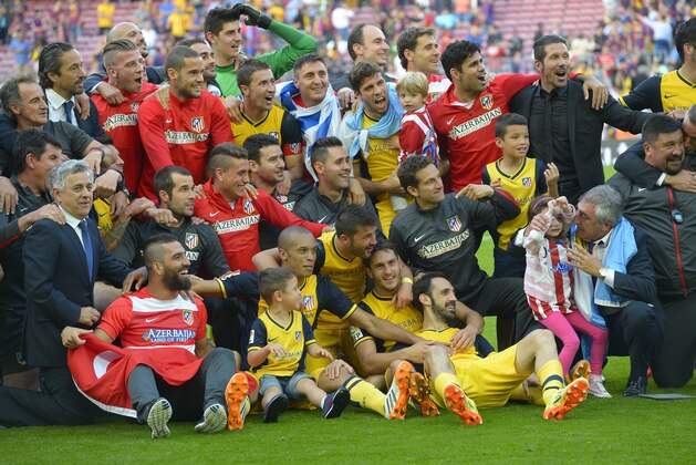 Atletico's team celebrate after winning the Spanish League title after a Spanish La Liga soccer match between FC Barcelona and Atletico Madrid at the Camp Nou stadium in Barcelona, Spain, Saturday, May 17, 2014. (AP Photo/Manu Fernandez)