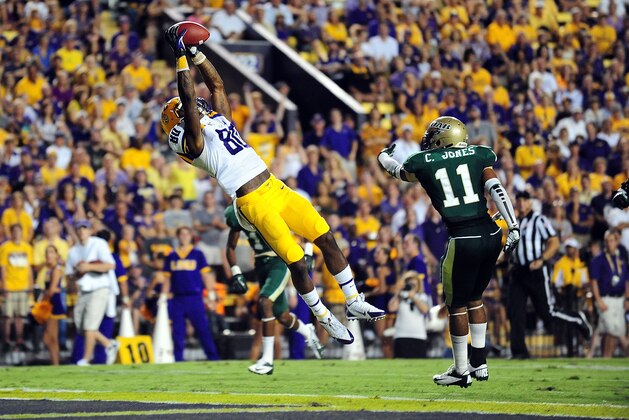 BATON ROUGE, LA - SEPTEMBER 07:  Jarvis Landry #80 of the LSU Tigers catches a touchdown pass during a game against the UAB Blazers at Tiger Stadium on September 7, 2013 in Baton Rouge, Louisiana.  (Photo by Stacy Revere/Getty Images)