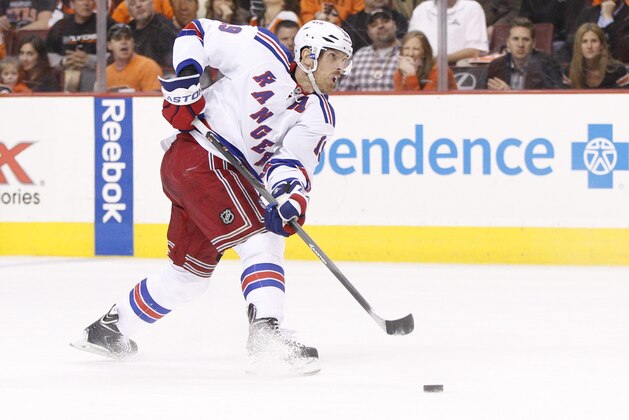New York Rangers' Brad Richards shoots the puck during the second period in Game 4 of an NHL hockey first-round playoff series against the Philadelphia Flyers, Friday, April 25, 2014, in Philadelphia. The Flyers won 2-1. (AP Photo/Chris Szagola)